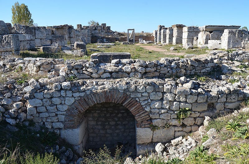 Discovery of stone heads of Greek gods in Aizanoi