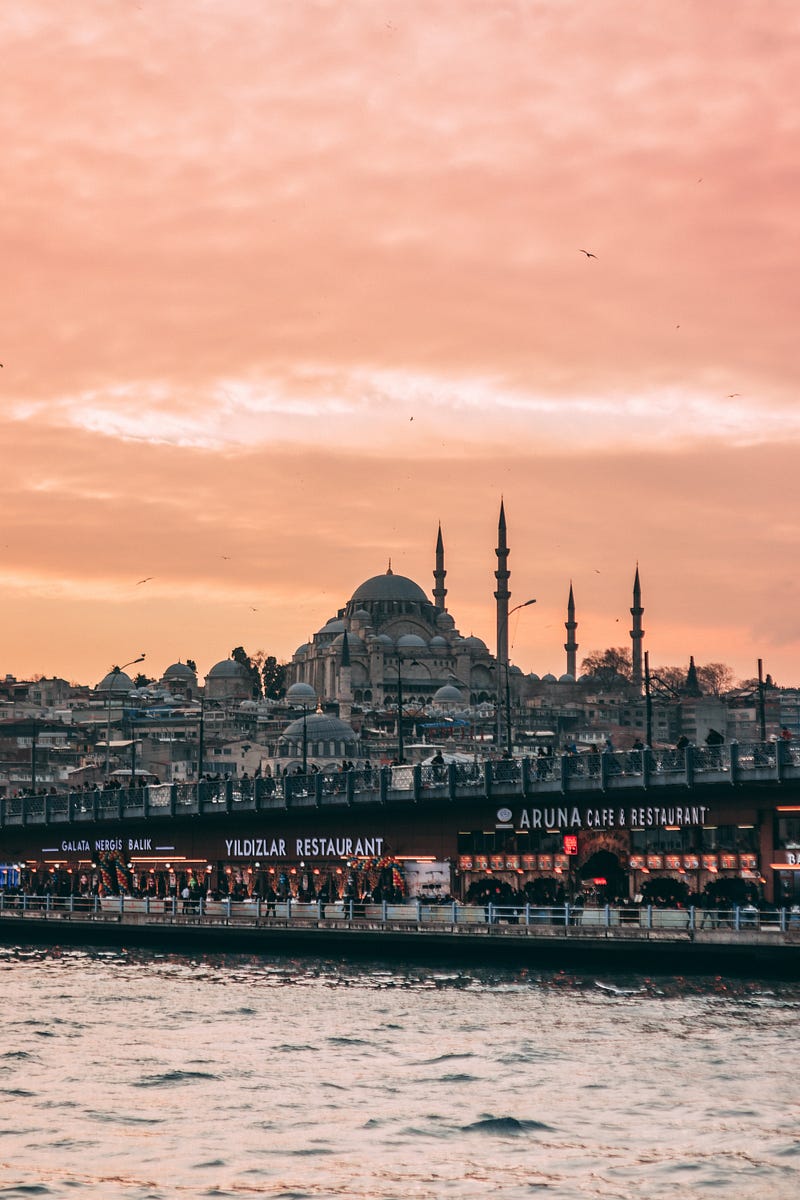 Reflection on street life in Istanbul