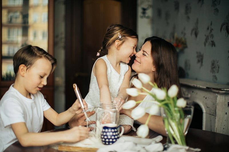 Parent engaging with children in a flexible way